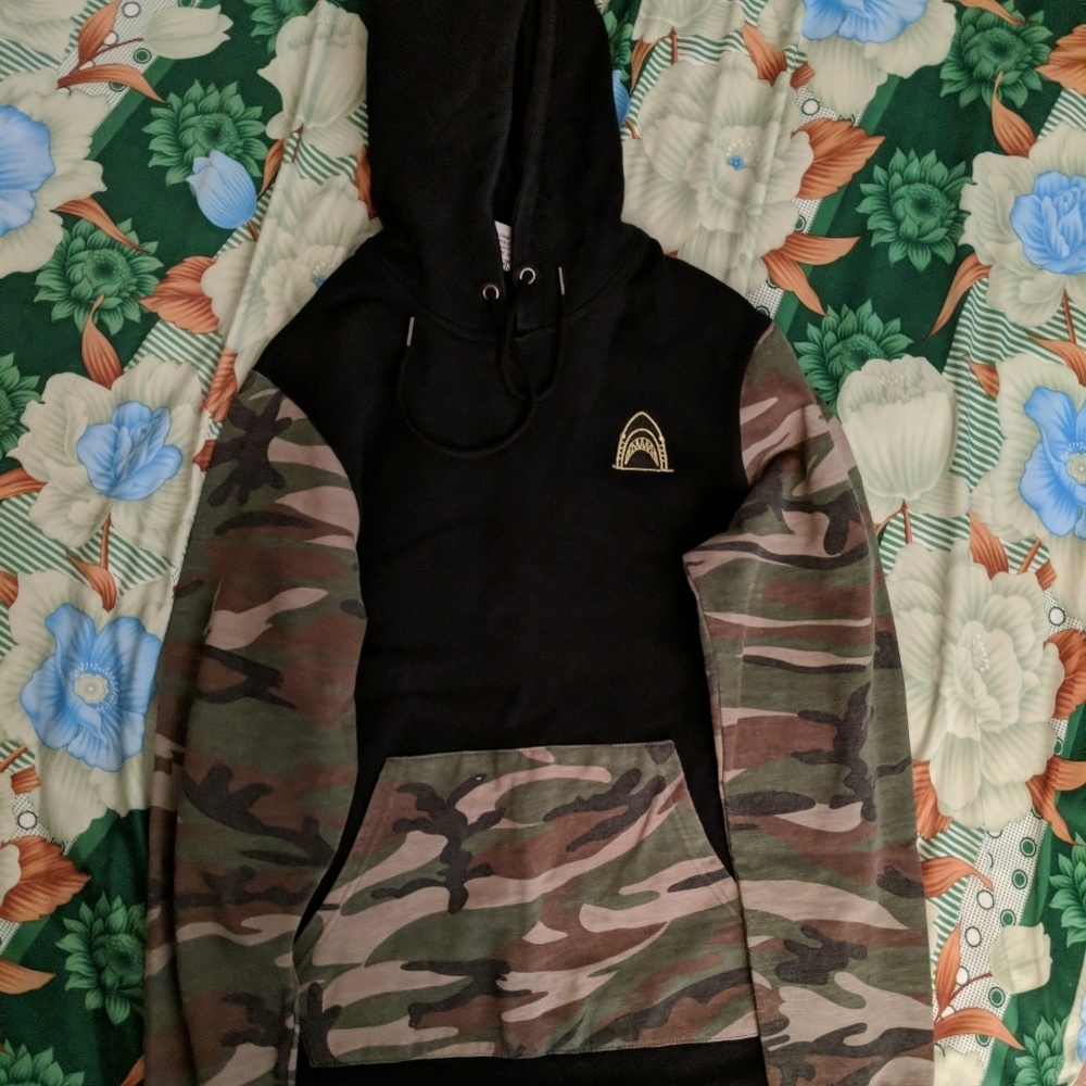Tiger Shvrk Camo cut hoodie